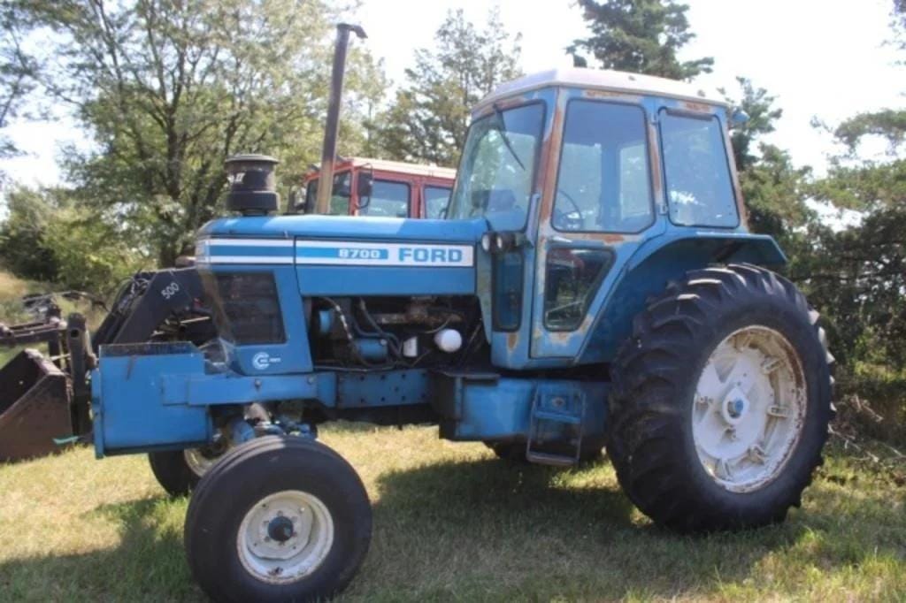 Main image Ford 8700