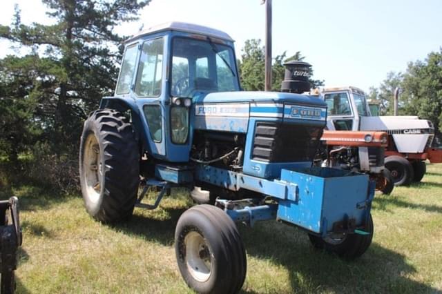 Image of Ford 8700 equipment image 2