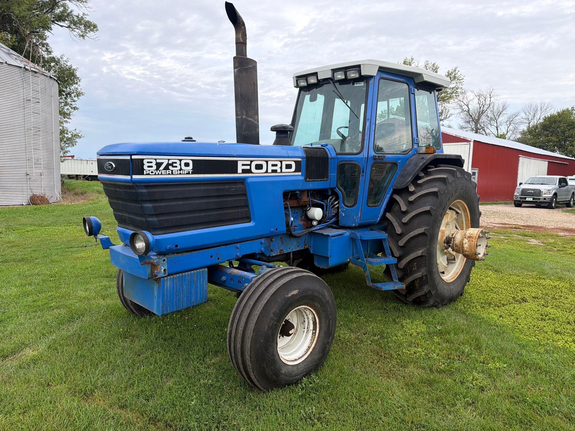Ford 8730 Equipment Image0