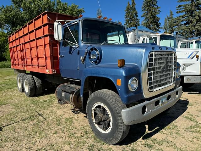 Image of Ford F-880 equipment image 1