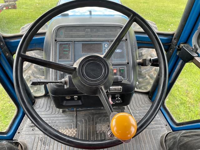 Image of Ford 8830 equipment image 4