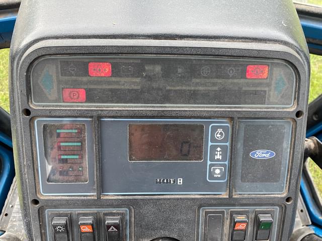 Image of Ford 8830 equipment image 3