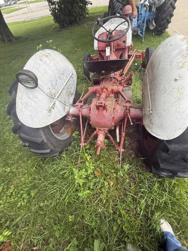 Image of Ford 8N equipment image 2