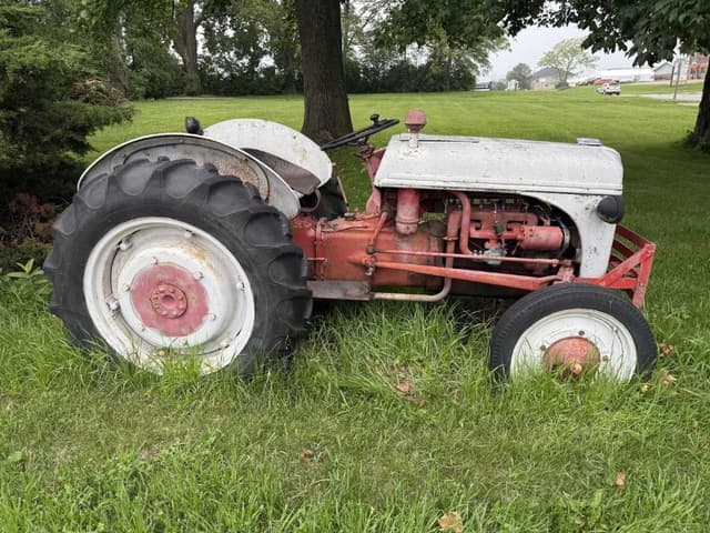 Image of Ford 8N equipment image 1