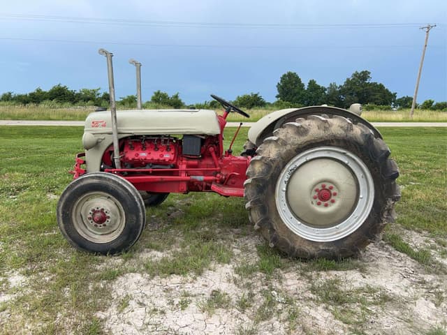 Image of Ford 8N equipment image 1