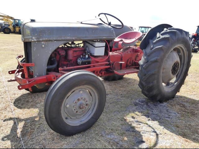 Image of Ford 8N equipment image 1