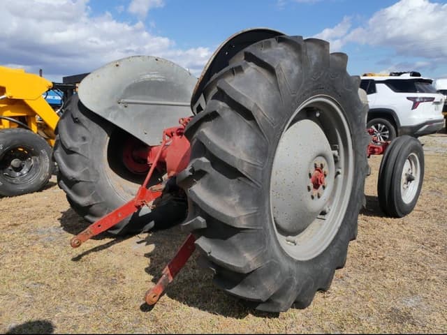 Image of Ford 8N equipment image 3