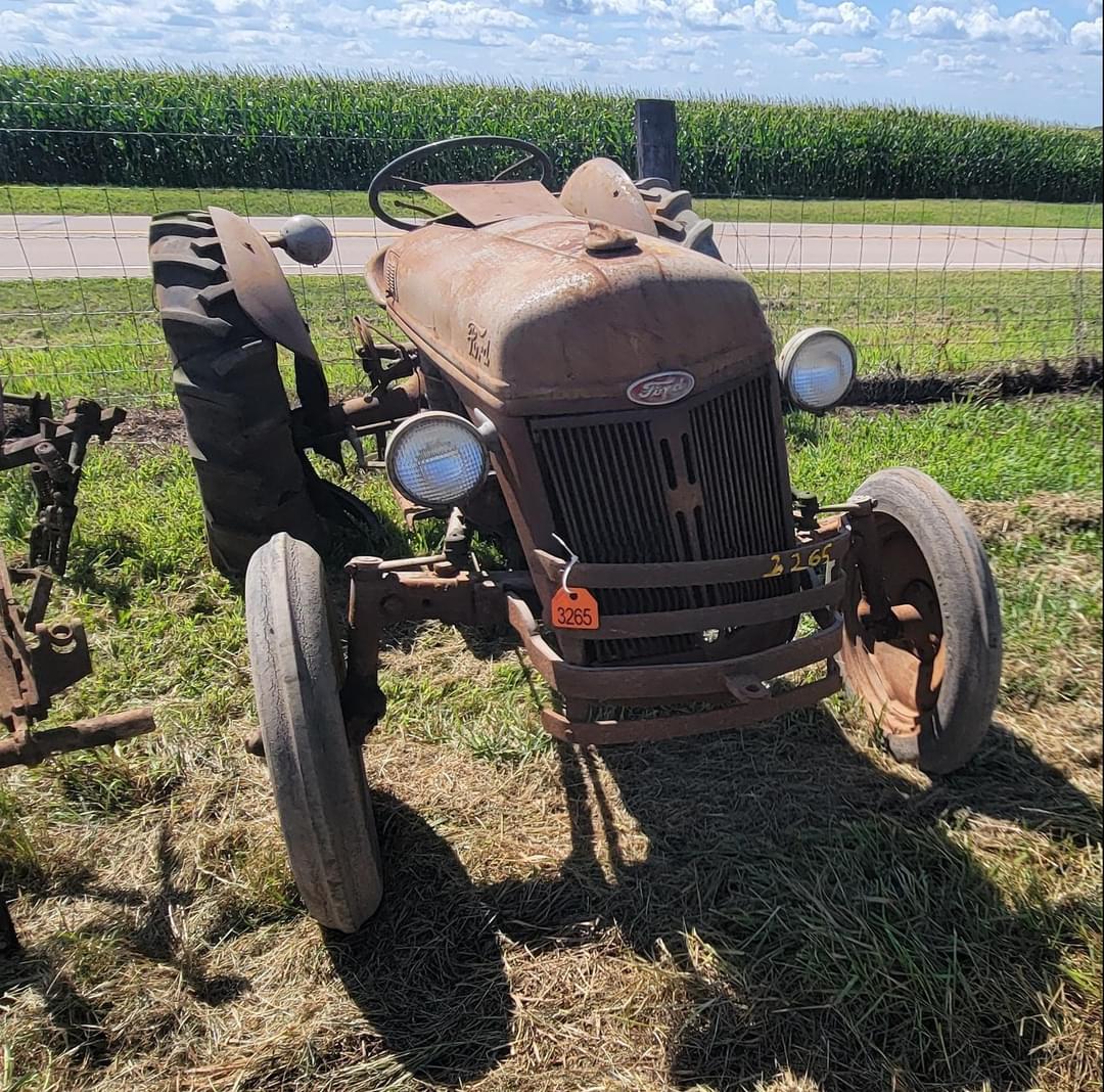 Image of Ford 8N Image 0