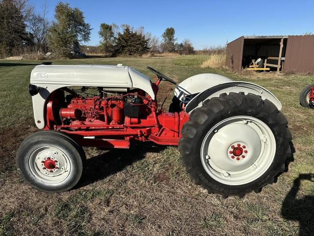 Image of Ford 8N equipment image 1