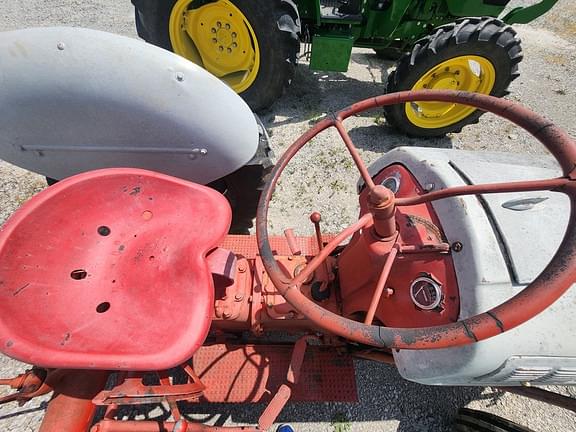 Image of Ford 8N equipment image 1