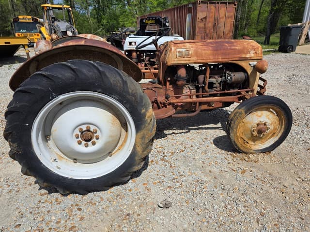 Image of Ford 8N equipment image 1