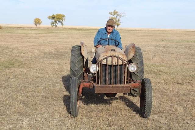 Image of Ford 8N equipment image 3