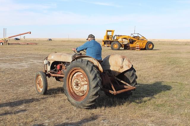 Image of Ford 8N equipment image 2