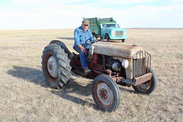 Image of Ford 8N equipment image 4