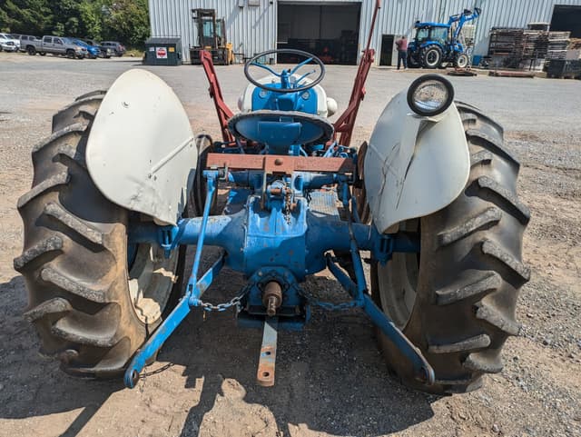 Image of Ford 8N equipment image 2