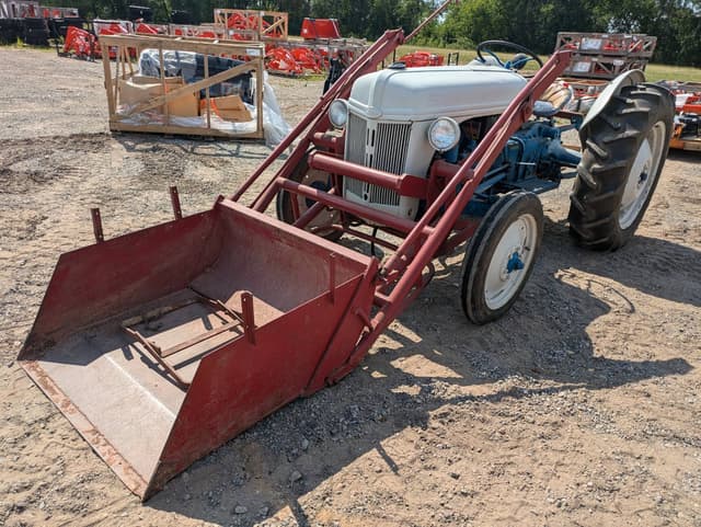 Image of Ford 8N equipment image 3