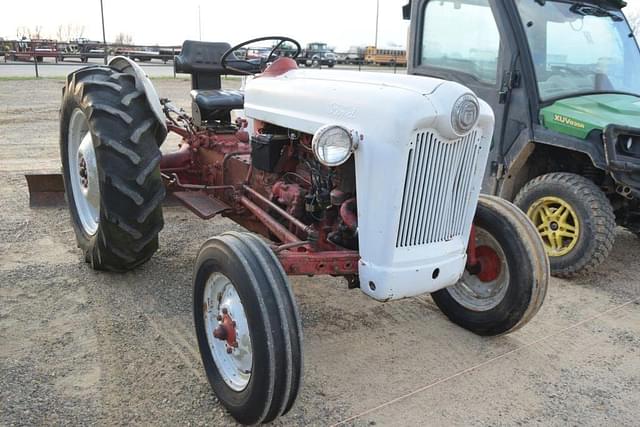 Image of Ford 8N equipment image 3