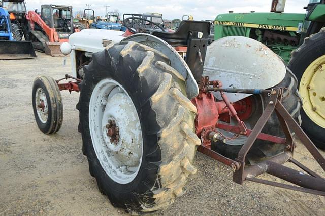 Image of Ford 8N equipment image 1