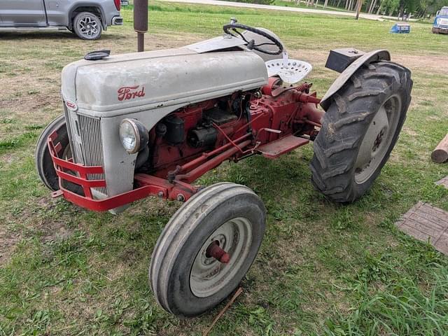 Image of Ford 8N equipment image 1