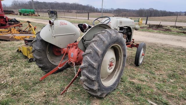 Image of Ford 8N equipment image 2