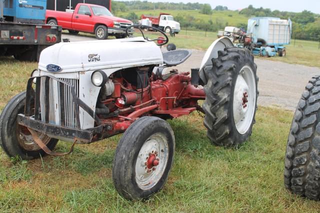 Image of Ford 8N equipment image 1