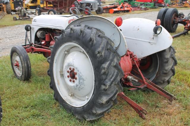 Image of Ford 8N equipment image 2