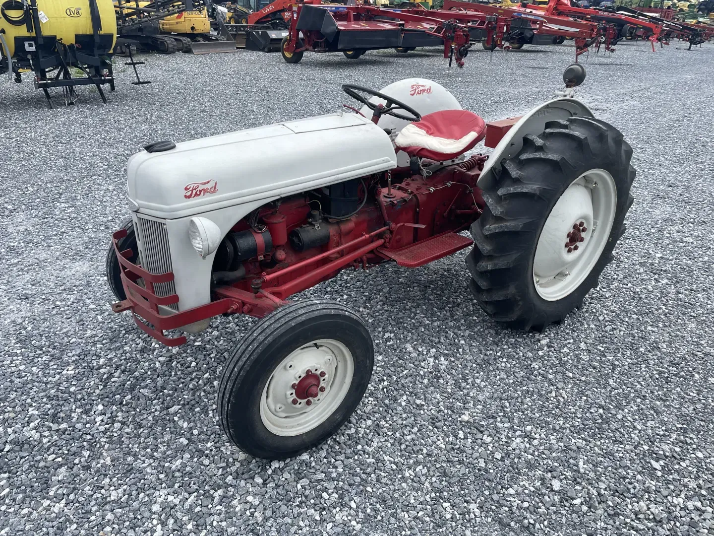 Ford 8N Equipment Image0