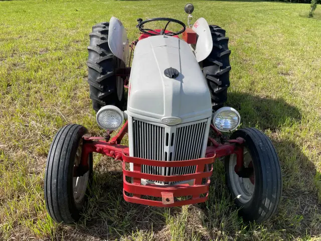 Image of Ford 8N equipment image 1