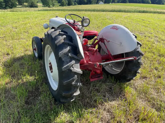 Image of Ford 8N equipment image 3