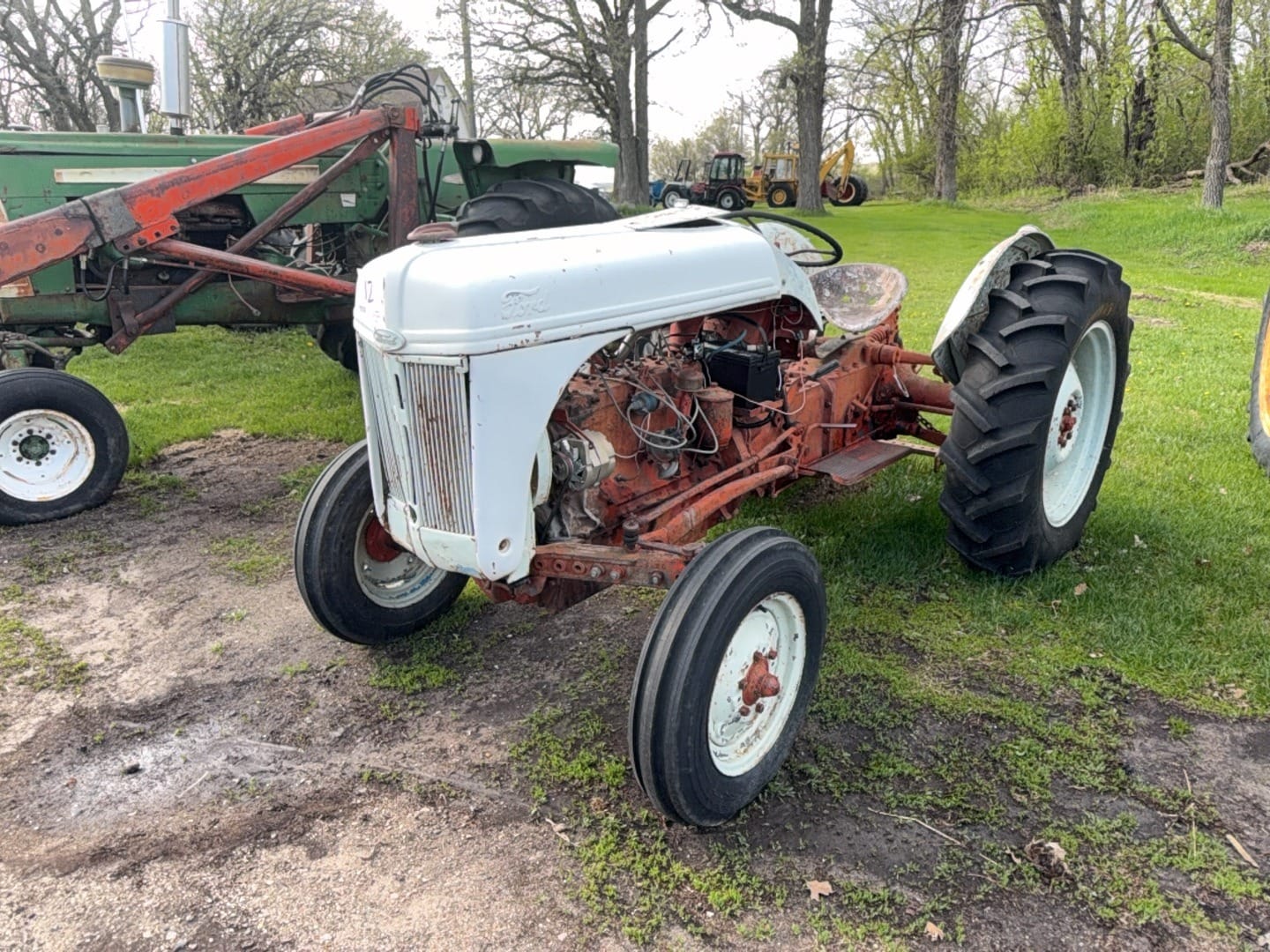 Ford 8N Equipment Image0