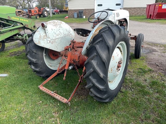 Image of Ford 8N equipment image 2