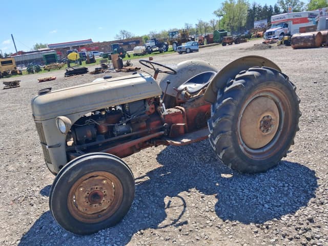 Image of Ford 8N equipment image 1