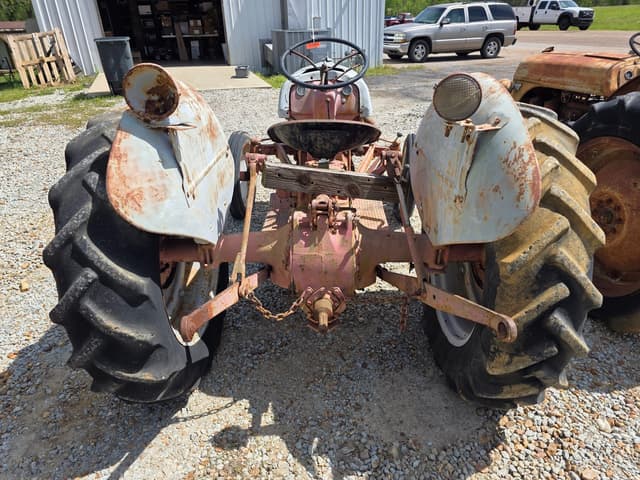 Image of Ford 8N equipment image 3