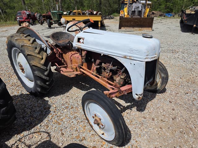 Image of Ford 8N equipment image 2