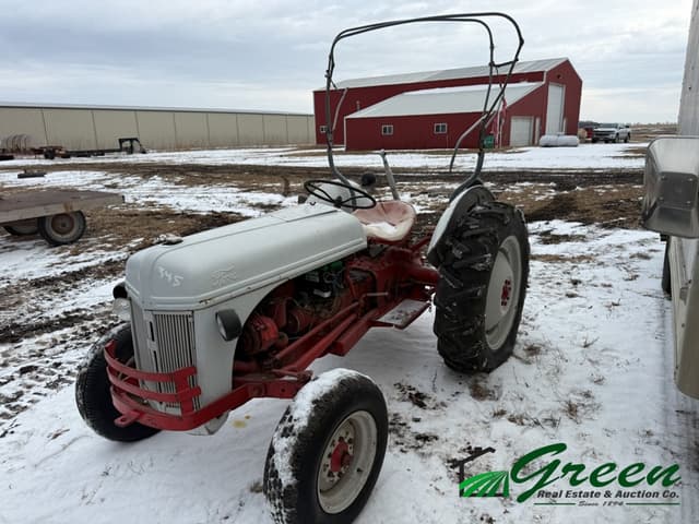 Image of Ford 8N equipment image 1