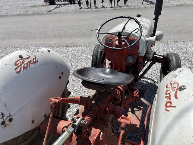 Image of Ford 8N equipment image 2