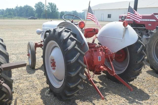 Image of Ford 8N equipment image 1