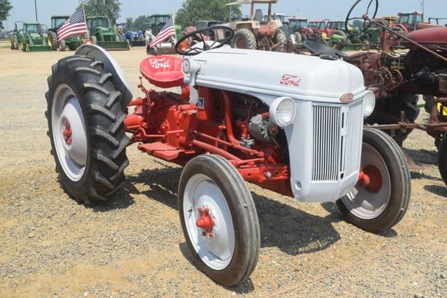 Image of Ford 8N equipment image 3