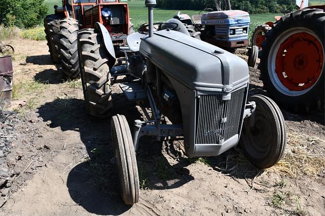 Image of Ford 8N equipment image 1