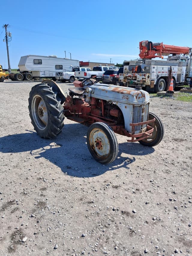Image of Ford 8N equipment image 4