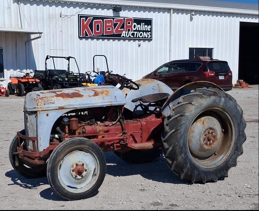 Ford 8N Equipment Image0