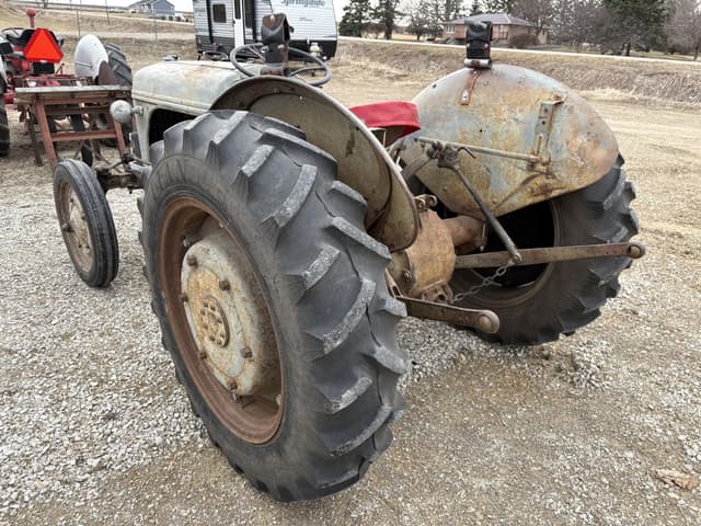 Image of Ford 8N equipment image 3