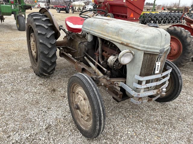 Image of Ford 8N equipment image 1