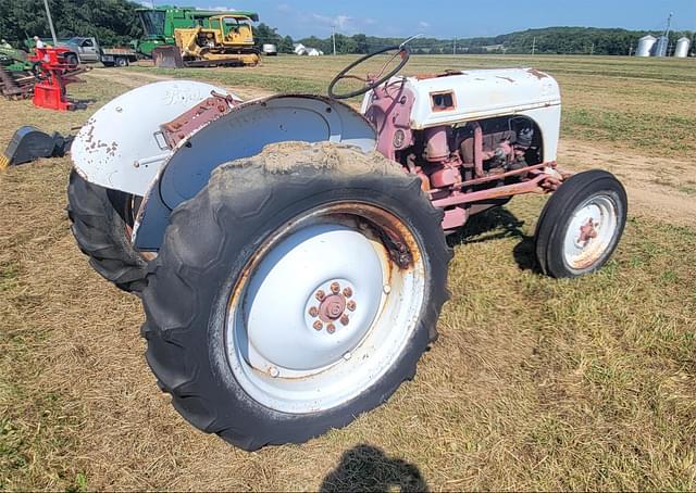 Image of Ford 8N equipment image 3