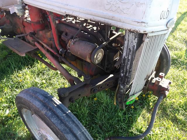 Image of Ford 8N equipment image 1