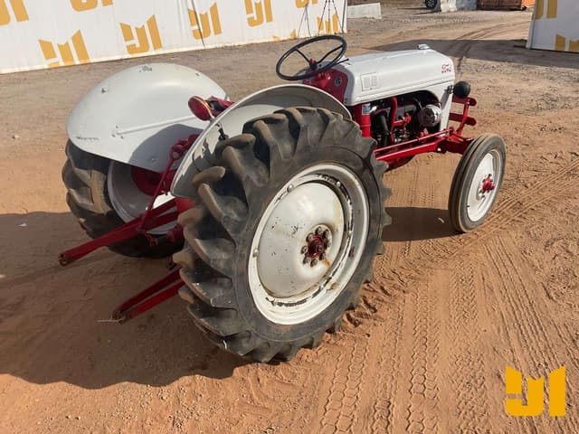 Image of Ford 8N equipment image 3