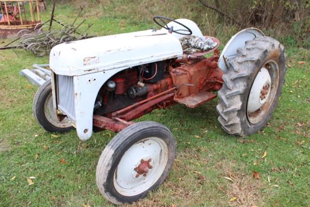 Image of Ford 8N equipment image 1