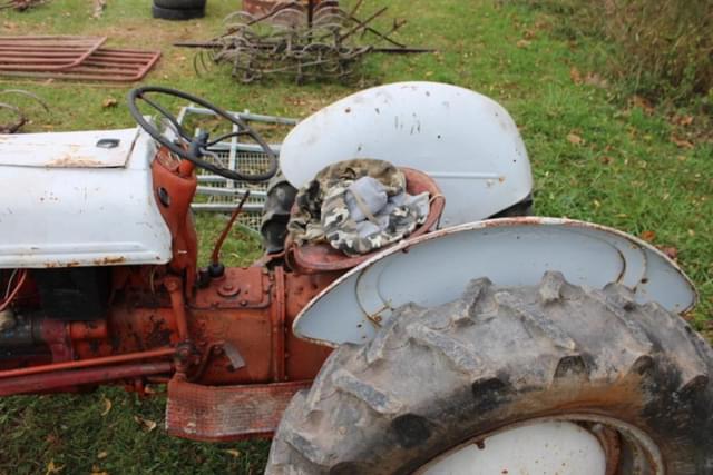 Image of Ford 8N equipment image 3