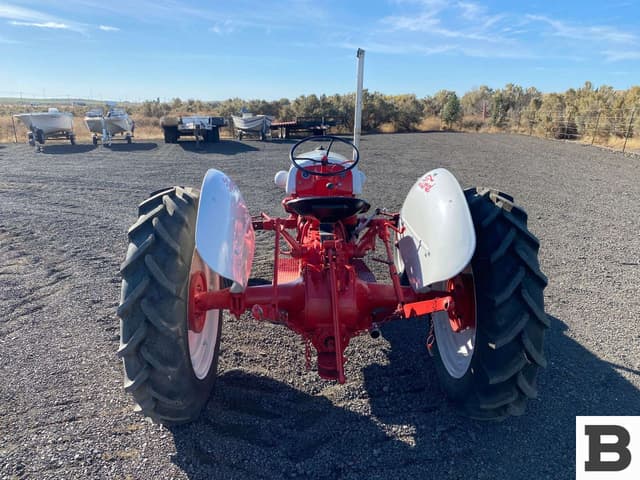 Image of Ford 8N equipment image 3