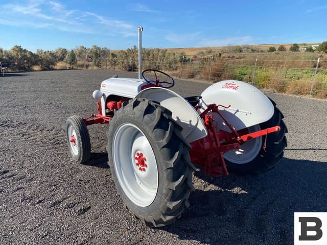 Image of Ford 8N equipment image 2